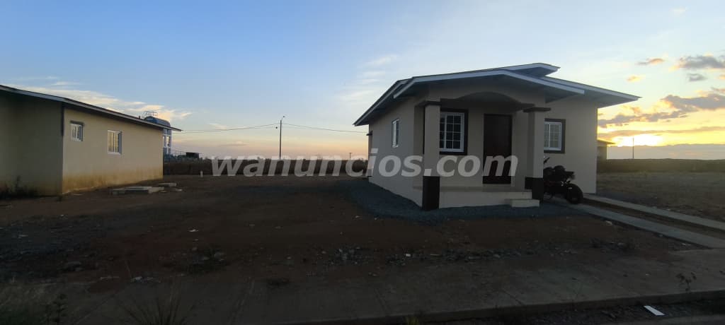 275 US$ - CASA EN LAS LOMAS, DOS HABITACIONES, AGUA 24/7 (LAS LOMAS)