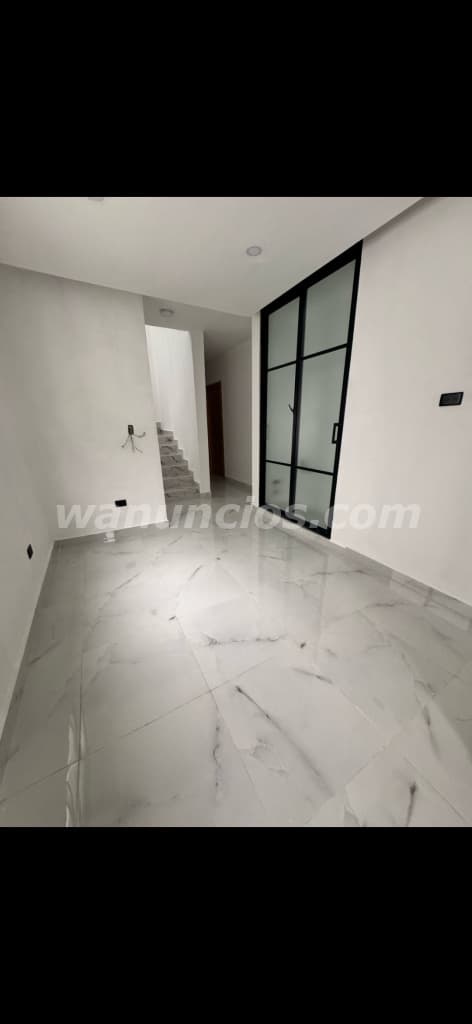 210.000 US$ - Se vende casa con Jacuzzi, dn Sto. Dgo. Este. 4