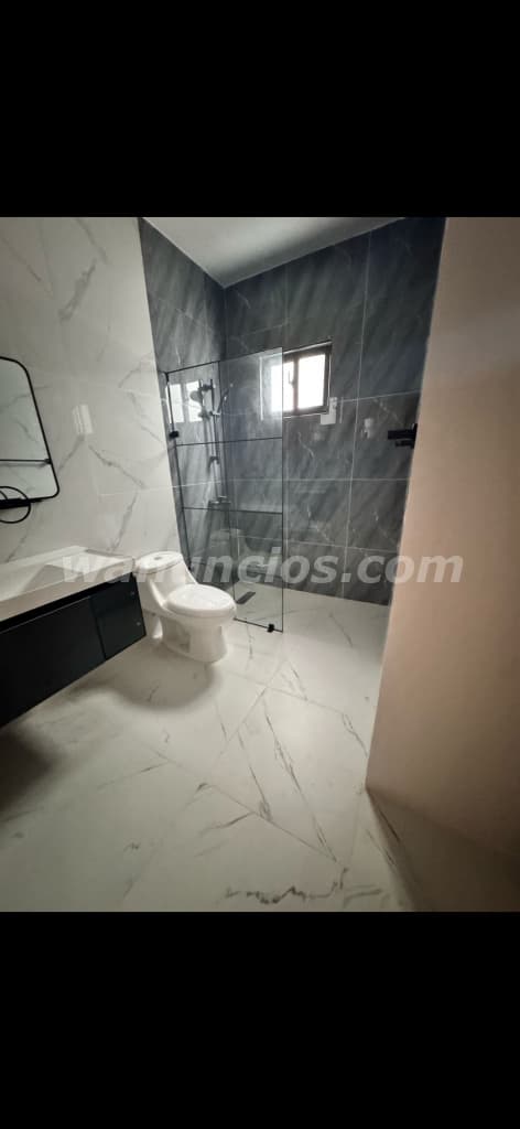 210.000 US$ - Se vende casa con Jacuzzi, dn Sto. Dgo. Este. 5