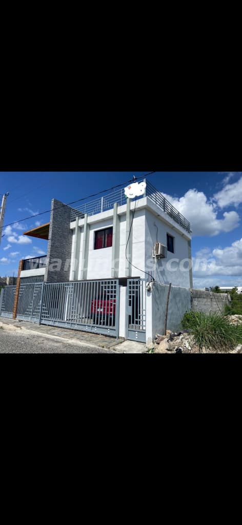 12.000.000 Pesos - Casa de 3 niveles en venta, km 22 Marginal las Américas.