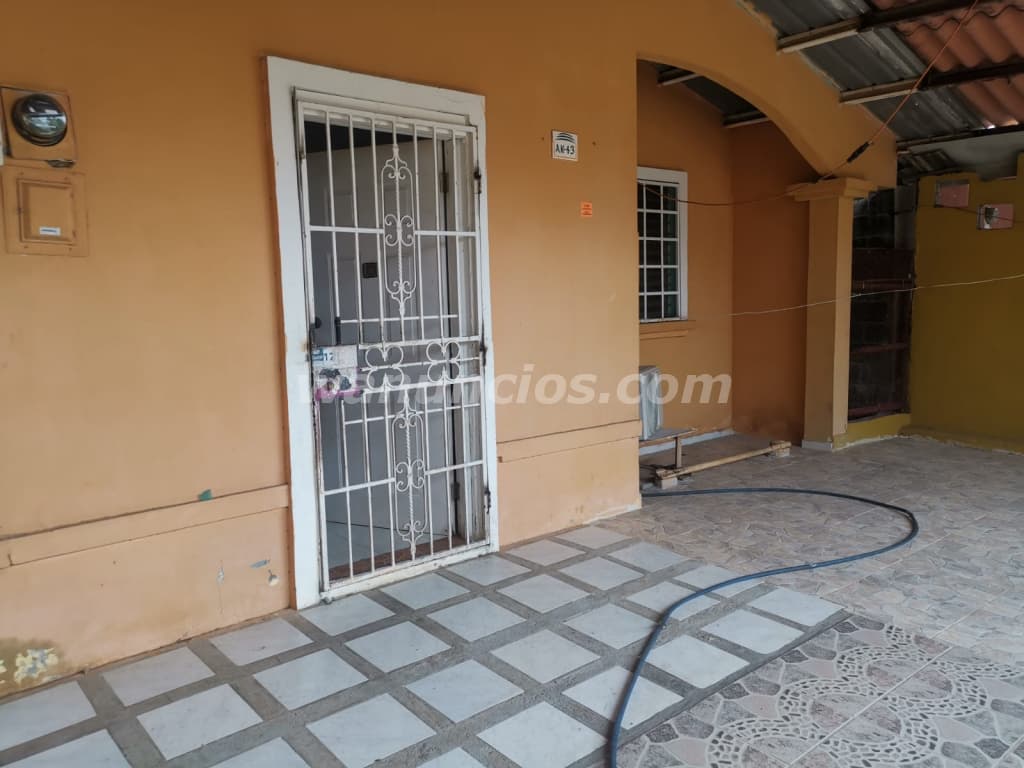 400 US$ - casa en Valle Dorado La Chorrera con acceso a laautopista y carretera (Valle Dorado La Cho 2