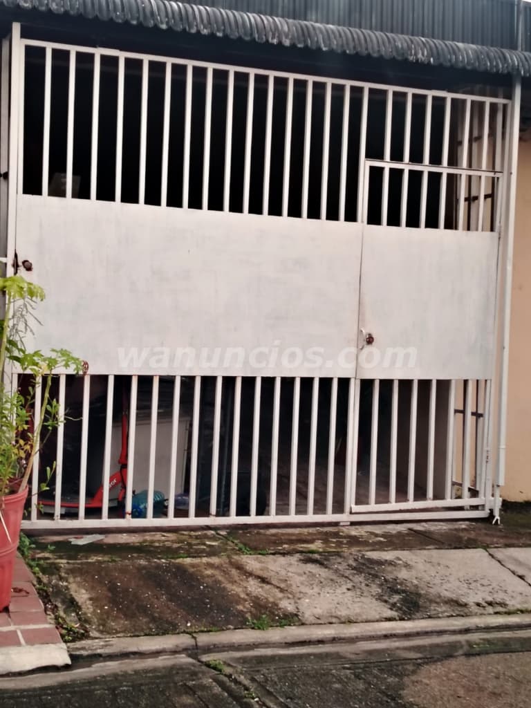 700 US$ - Se alquila casa en tumba muerto Linda Vista Céntrica