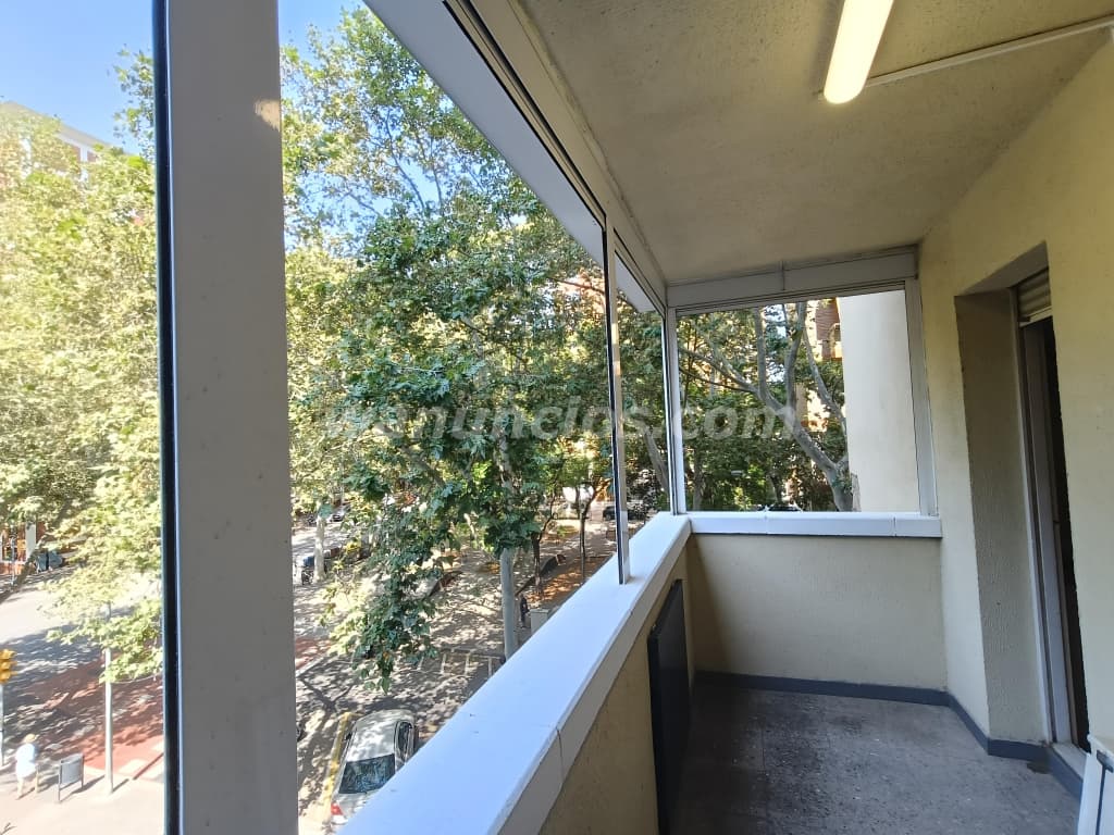 515.000 € - Vendo Amplio Piso Exterior y Luminoso en Sant Martí (Sant Marti)