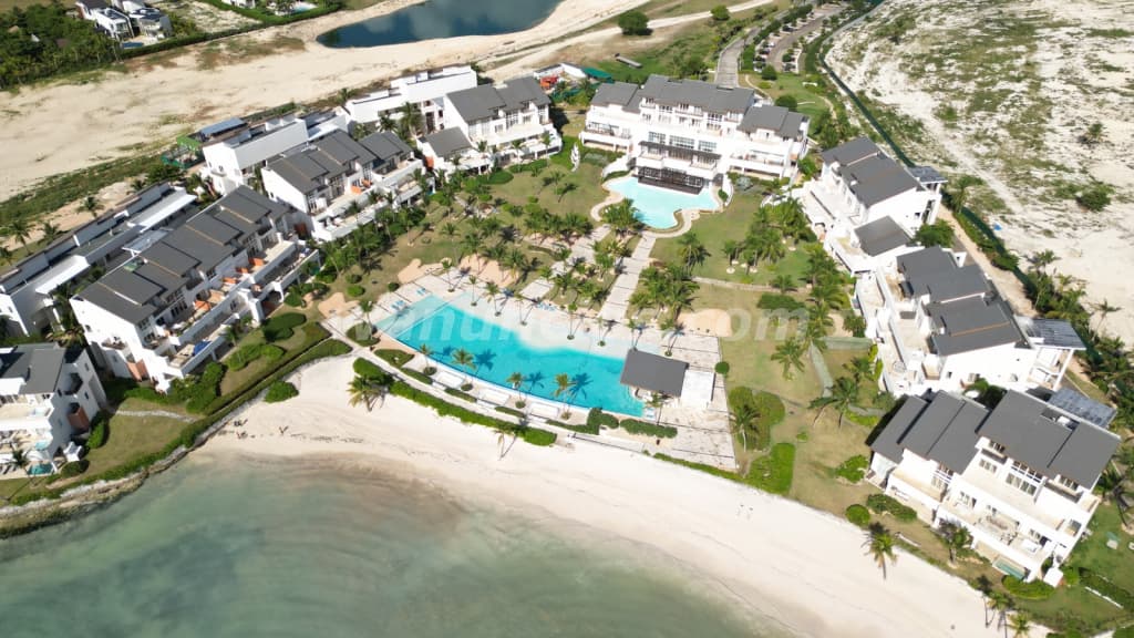 285.000 US$ - Comprar un apartamento en la playa siempre sera una buena idea!!! (Punta Cana (Todo el