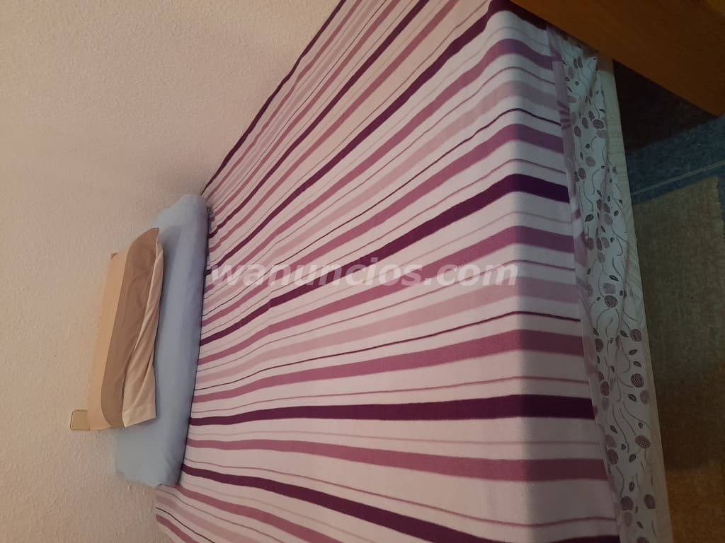 1 € - Chico busca chica soltera para compartir apartamento sin coste te interesa? (Centro Madrid) 3