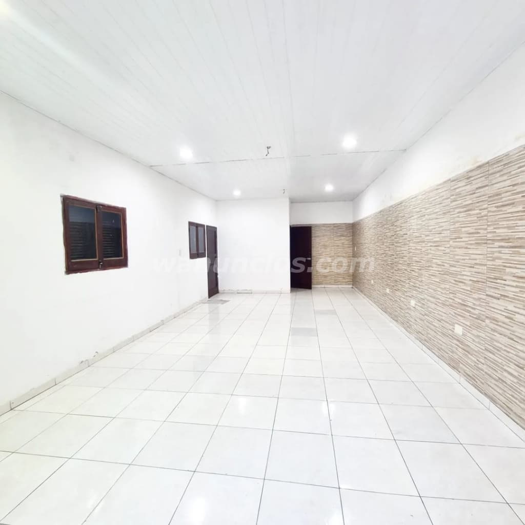 1.500.000 Guaranies - Alquilo Salón Comercial Fdo. de la Mora, a una cuadra del Paseo 1811 (Fdo. de 