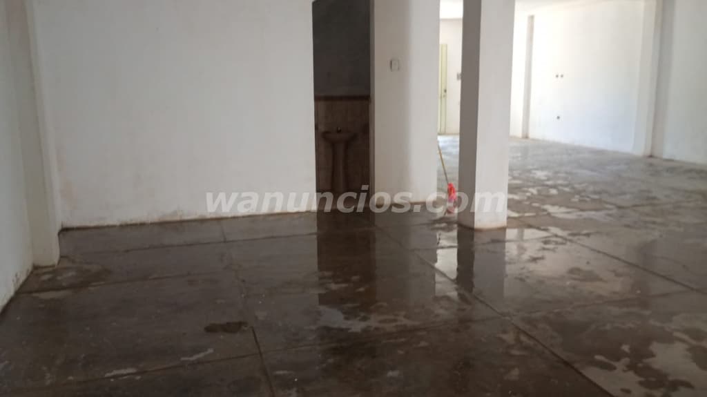 60.000 US$ - Se vende o alquila Almacén -Calle El Carmen