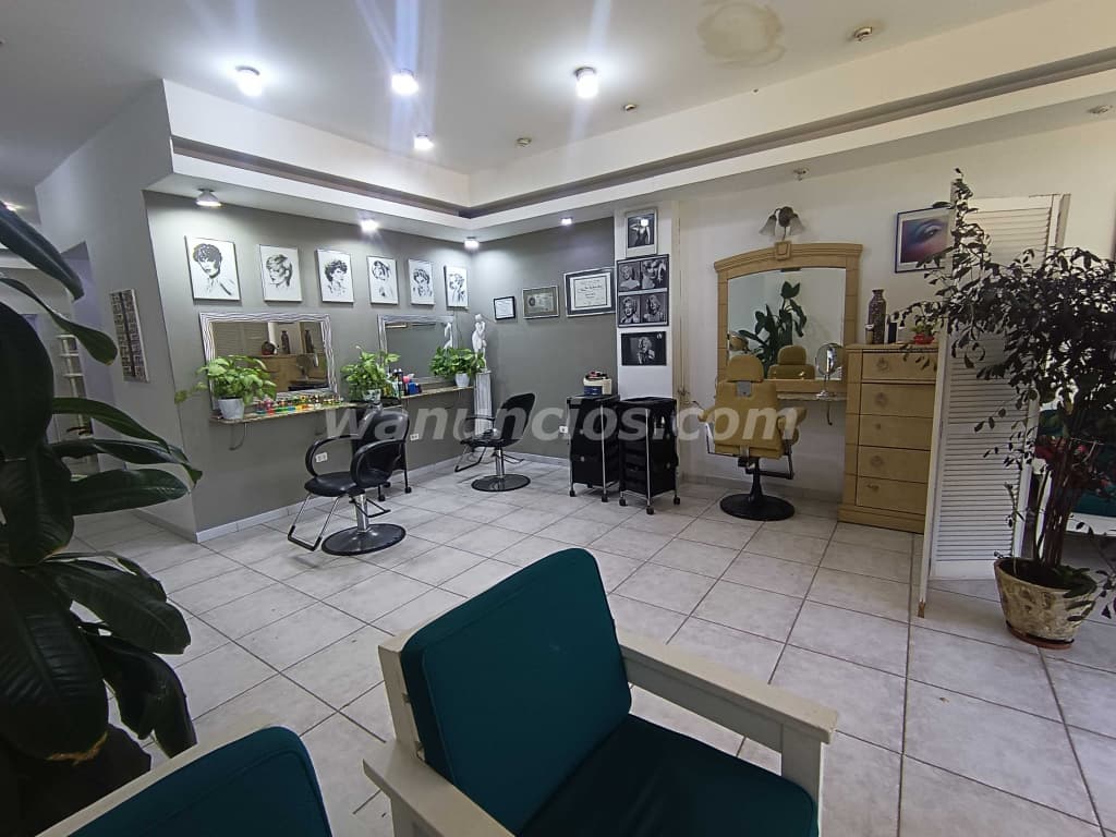 55.000 US$ - Venta de amplio 170m2 Local Comercial en Barcelona (Colinas de neveri barcelona)