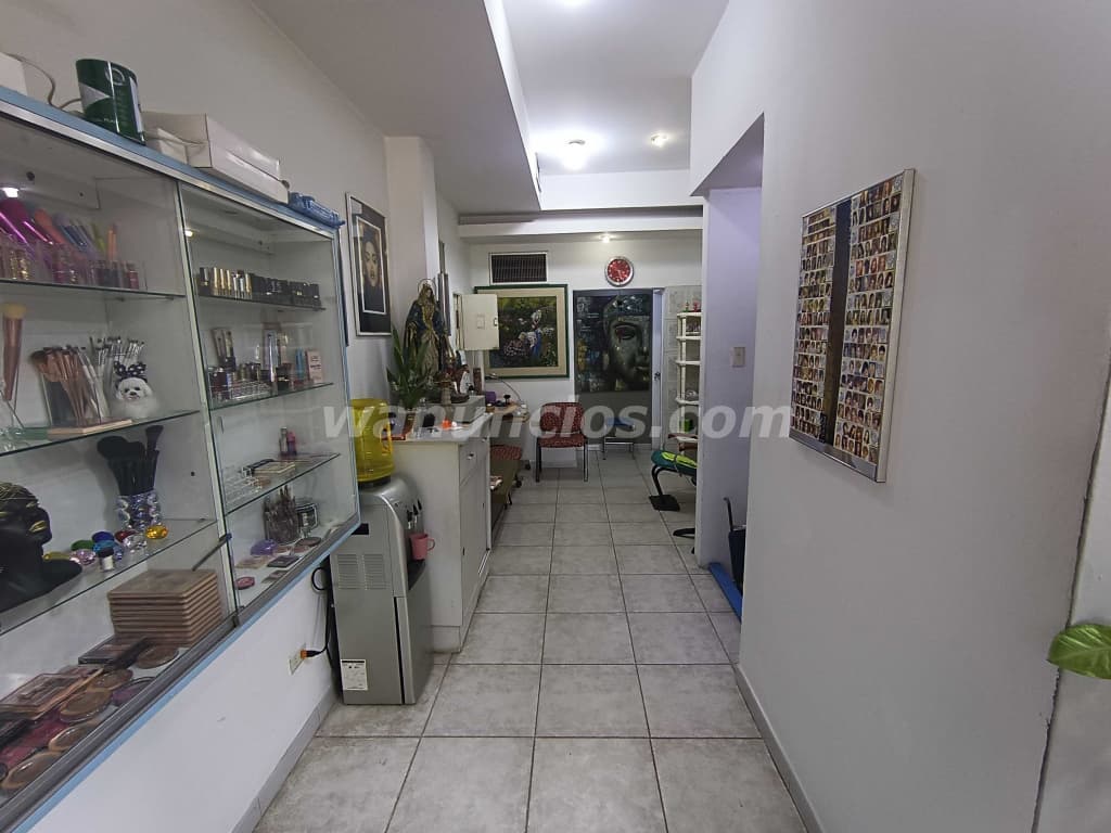 55.000 US$ - Venta de amplio 170m2 Local Comercial en Barcelona (Colinas de neveri barcelona) 2