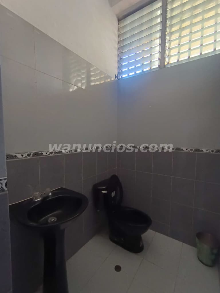 55.000 US$ - Venta de amplio 170m2 Local Comercial en Barcelona (Colinas de neveri barcelona) 5