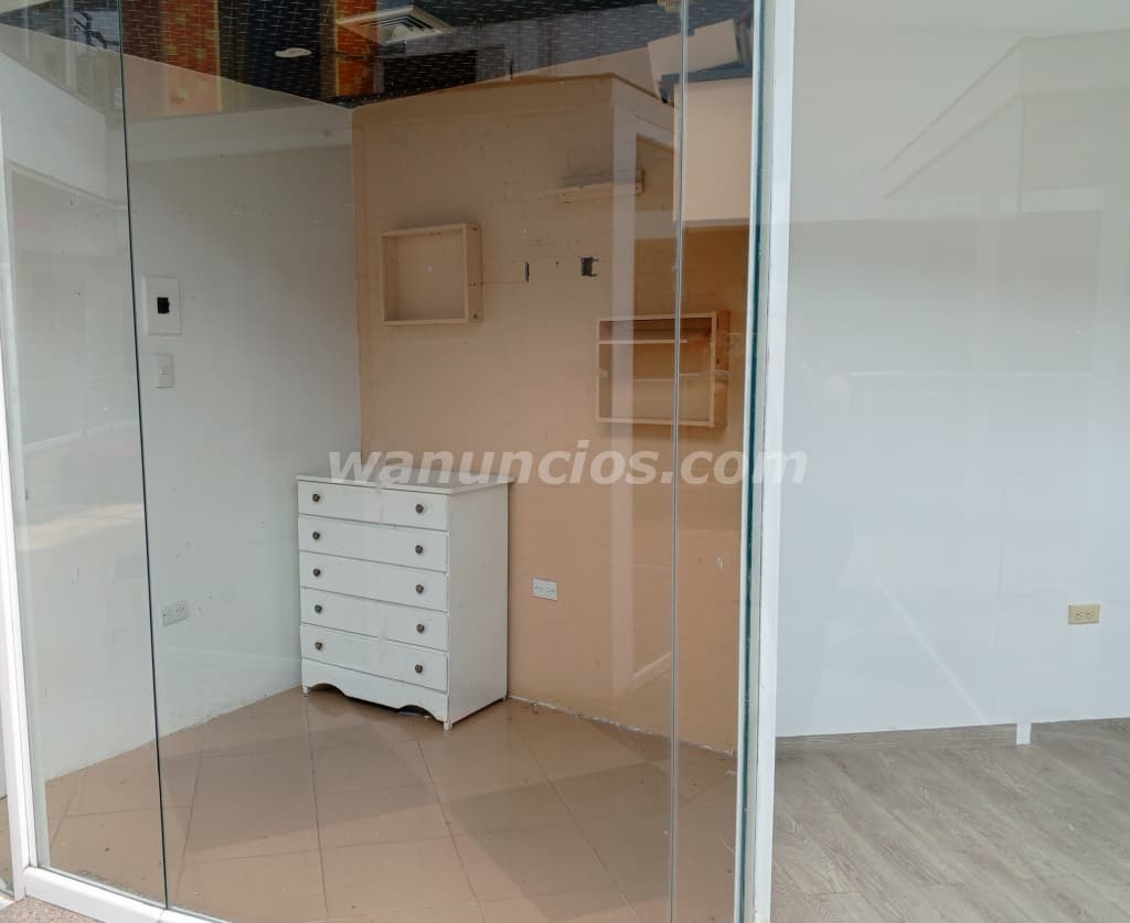 9.899 US$ - Local para mini tienda en CC Mediterranean Plaza (Valencia) 5