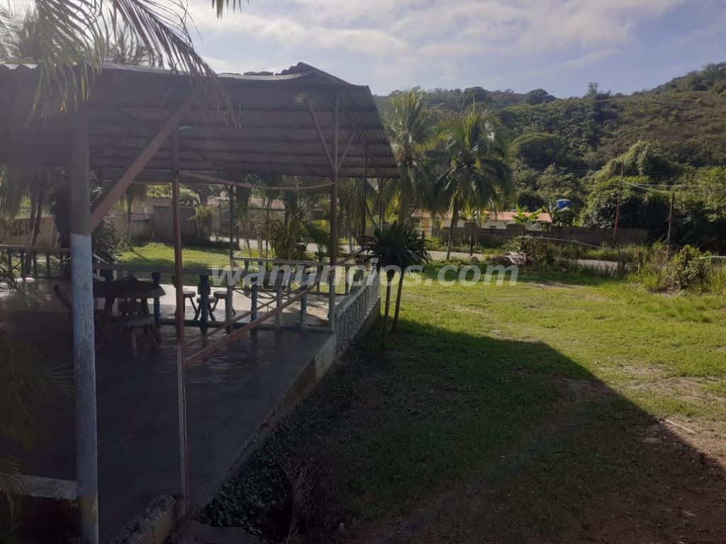 35.000 US$ - VENTA DE GALPON CON PISCINA CON AGUA TERMAL (EL CACAO) 3