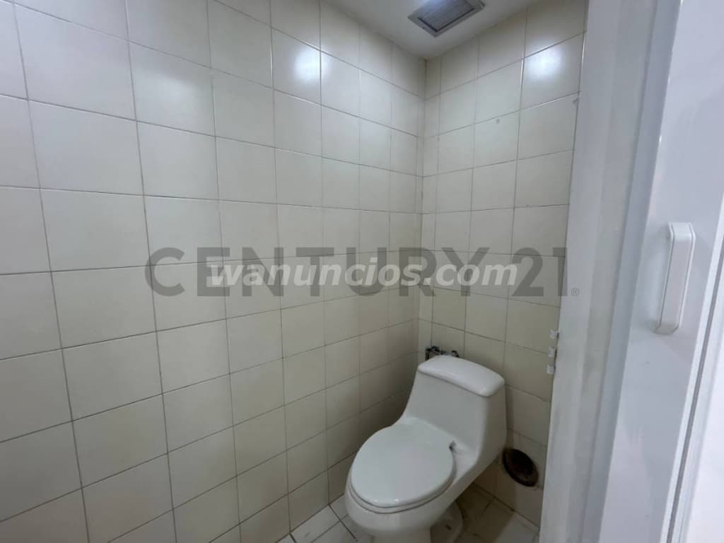 1.000 US$ - Alquiler de local comercial en C.C San Ignacio (Chacao) 2