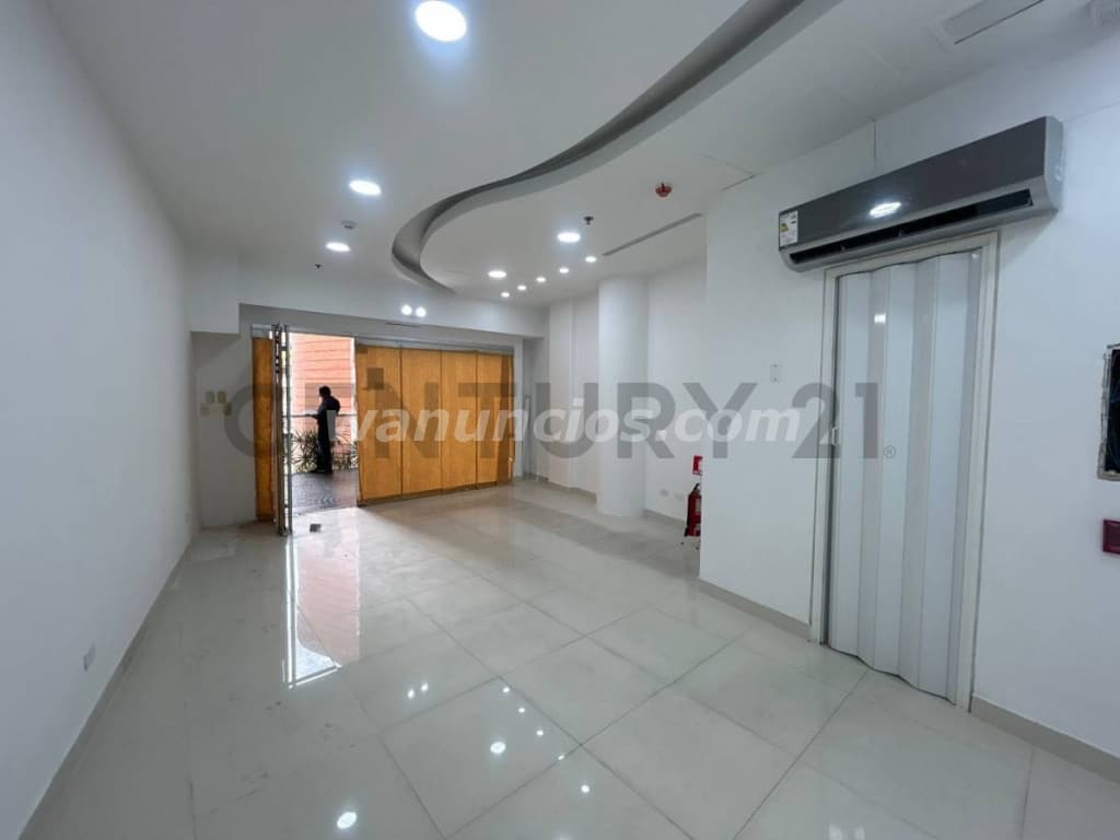 1.000 US$ - Alquiler de local comercial en C.C San Ignacio (Chacao) 3