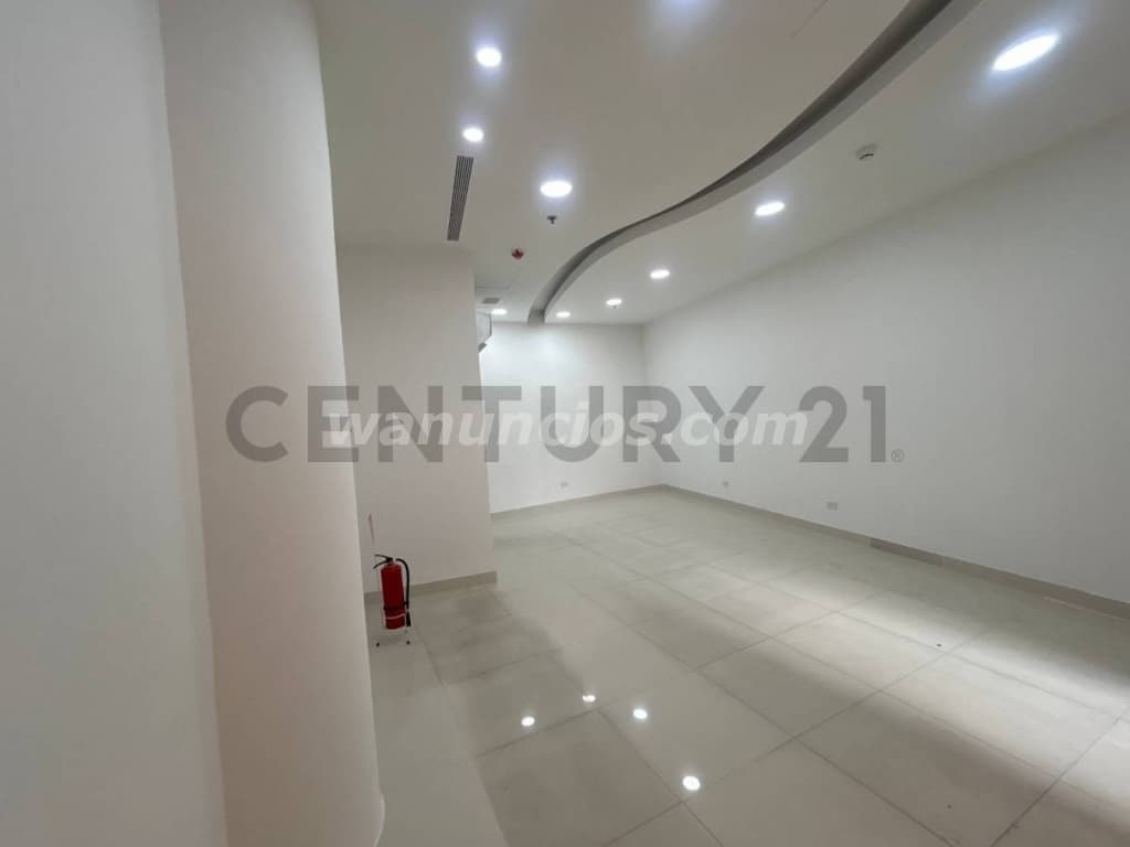 1.000 US$ - Alquiler de local comercial en C.C San Ignacio (Chacao) 4