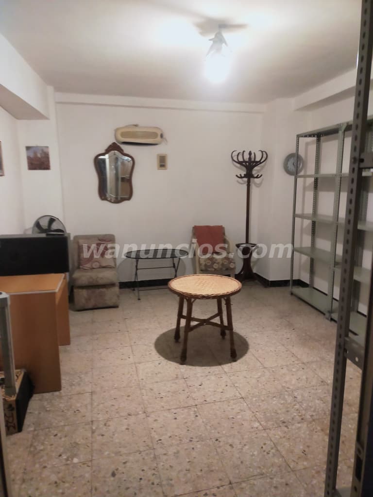 130 € - Alquilo local económico ideal para oficina o almacén