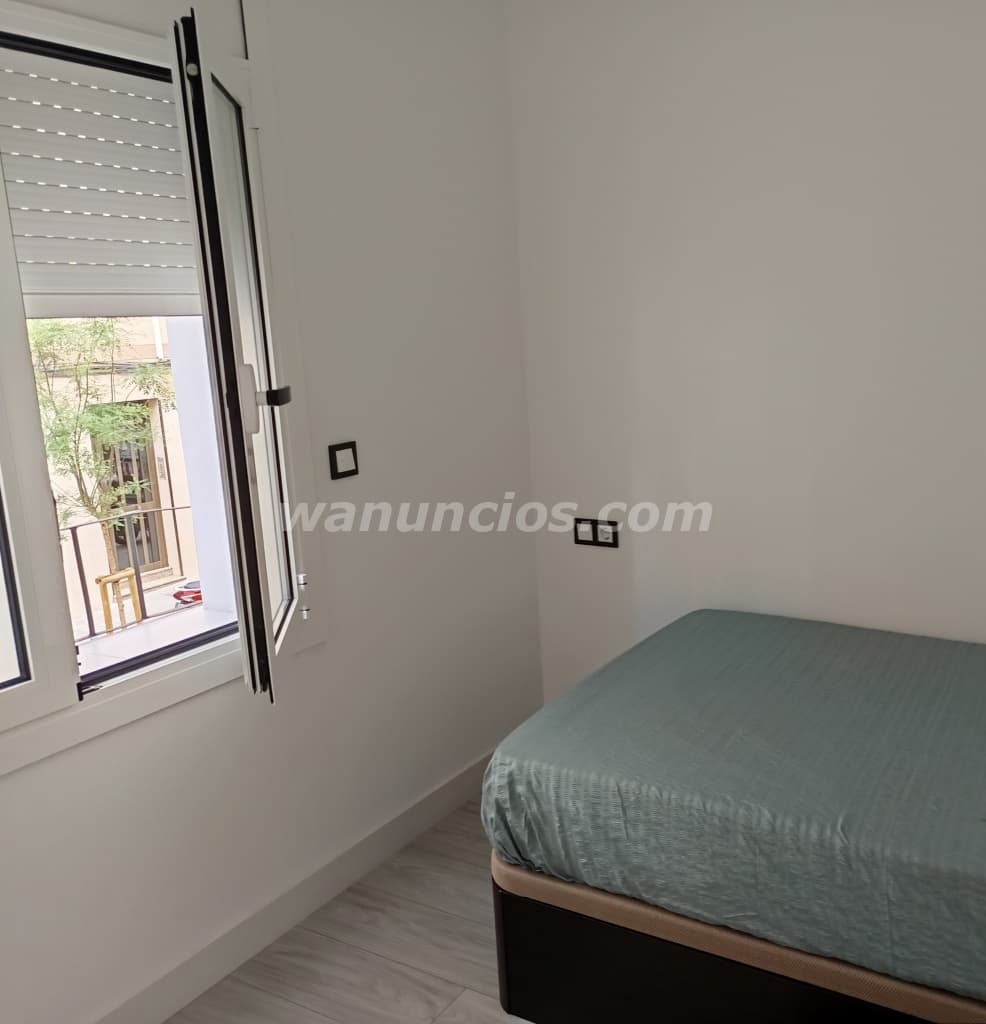400 € - Habitación con mucha luz para chica sola (Hospitalet de Llobregat)