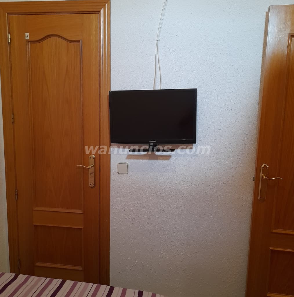 1 € - Habitación sin coste para chica joven soltera (Centro Madrid)