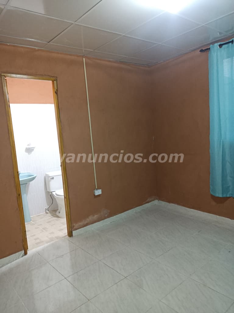 220 Balboas - Alquilo cuarto independiente en area segura (Los Andes) 3