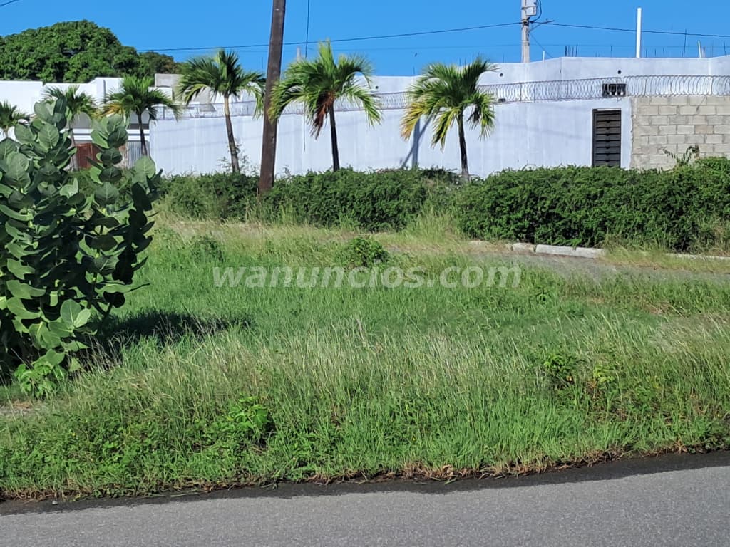 7.500 Pesos - Solar de 344m en Exclusivo Residencial SOMBRERO Baní. (SOMBRERO BANI)