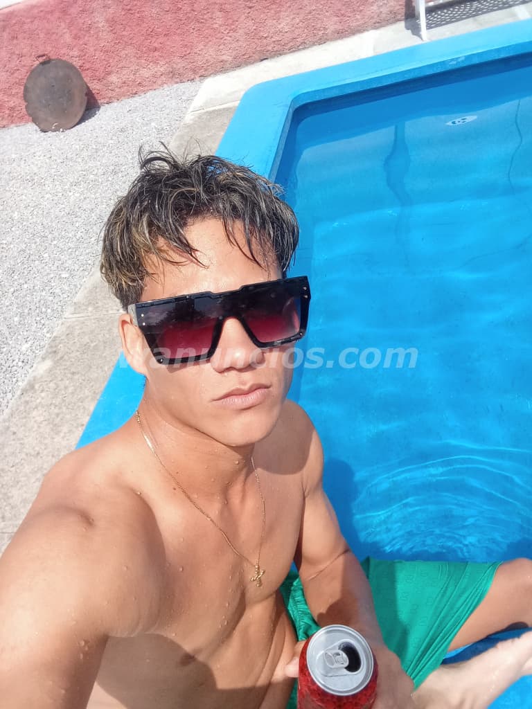 Chico escort escríbanme al WhatsApp 092254914 (Montevideo) 2