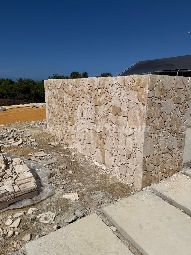 INSTALACIONES DE LOSAS MARMOL PIEDRA CORALINA Y MÁS (ARIA METRO) 5