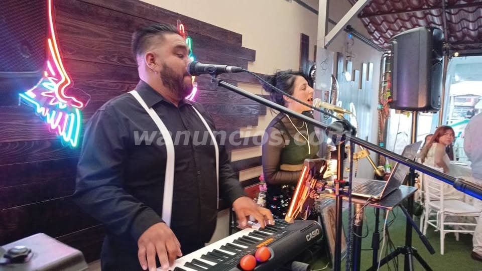 Cantantes para amenizar tu evento llámanos