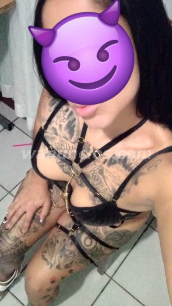 Soy Ambar sexy morena, super hot , squirt , delgada (El coco)