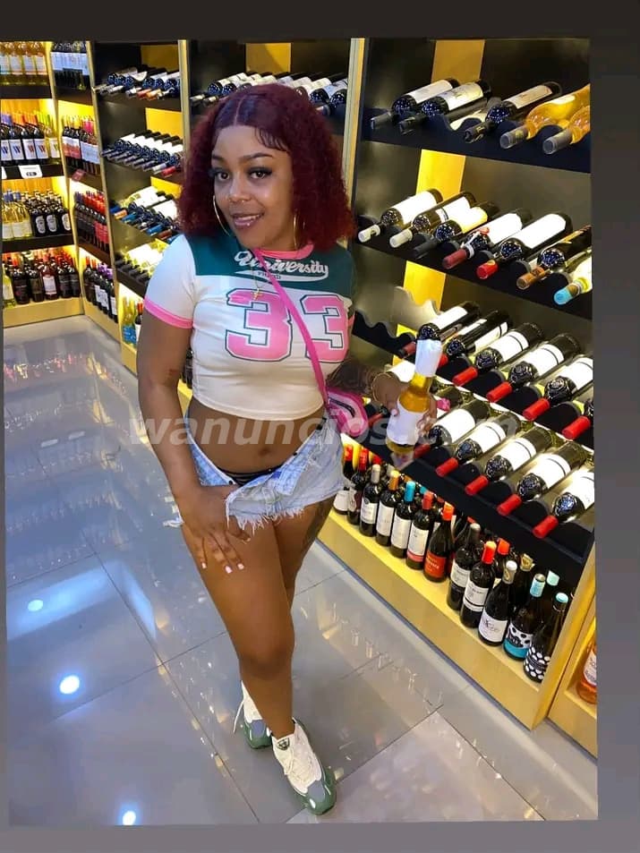 Los modelos dominicanos presentadora acrílicona (San Cristóbal)