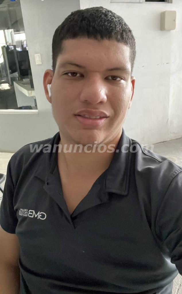 Chico moreno versatil busca chicos gays y hetero curiosos. 2