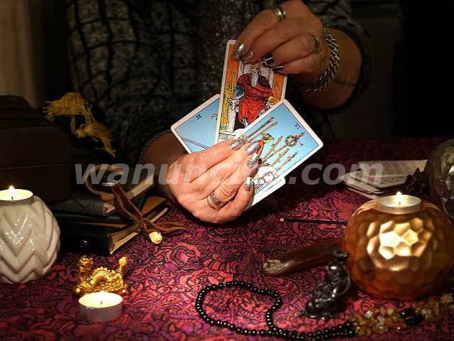 09001074 linea de tarot las 24 horas llamanos 3