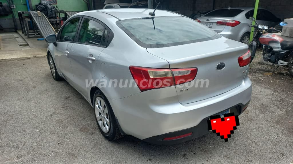 6.000 US$ - VENTA de KIA RIO 2014 (SOLO ALREDEDORES DE SANTA ANA) PREGUNTE (Santa Ana) 2
