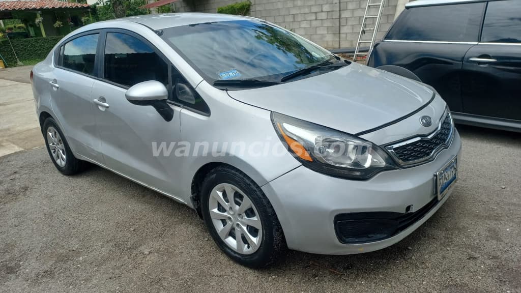 6.000 US$ - VENTA de KIA RIO 2014 (SOLO ALREDEDORES DE SANTA ANA) PREGUNTE (Santa Ana) 3