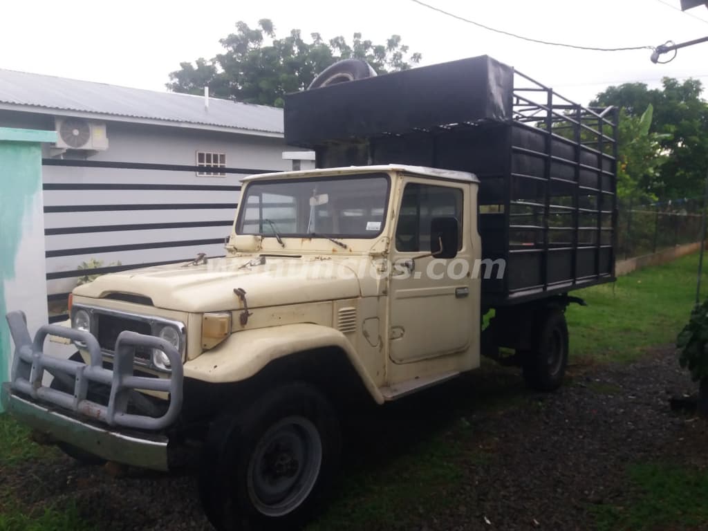 5.000 US$ - Se vende un Toyota Land Cruiser año 1982 modelo HJ47.Negociable (David Chiriqui)