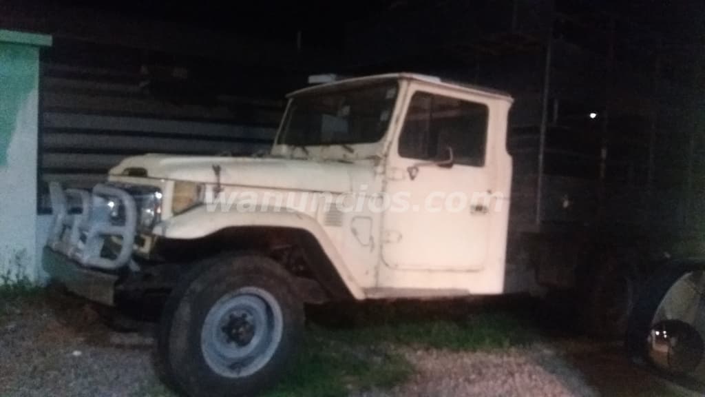 5.000 US$ - Se vende un Toyota Land Cruiser año 1982 modelo HJ47.Negociable (David Chiriqui) 3