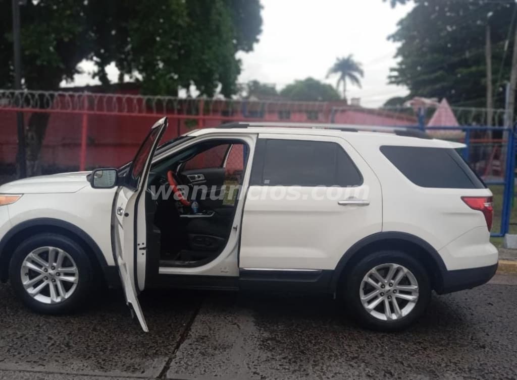5.700 US$ - Venta de vehiculo en muy buen estado Ford Explorer 4