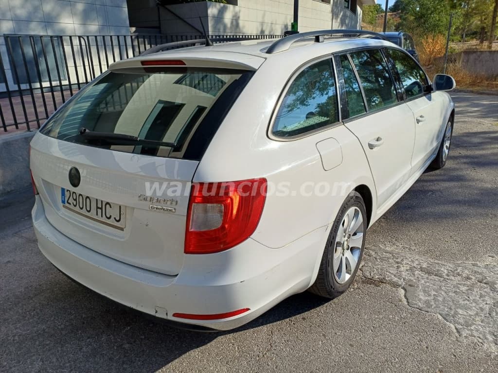 4.999 € - Skoda Superb 1.6 tdi familiar 2011 color blanco (Madrid) 2