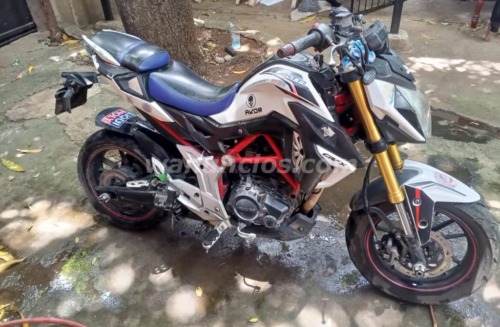 700 US$ - Moto AKT 180, 6 VELOCIDADES. Gagan disponible para hoy (Colonia el periodista) 2