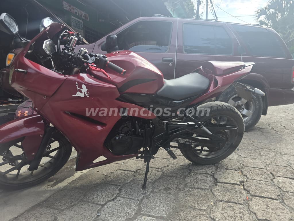 3.000 US$ - Vendo moto honda cbr500r año 2017 con menos de 50000 k