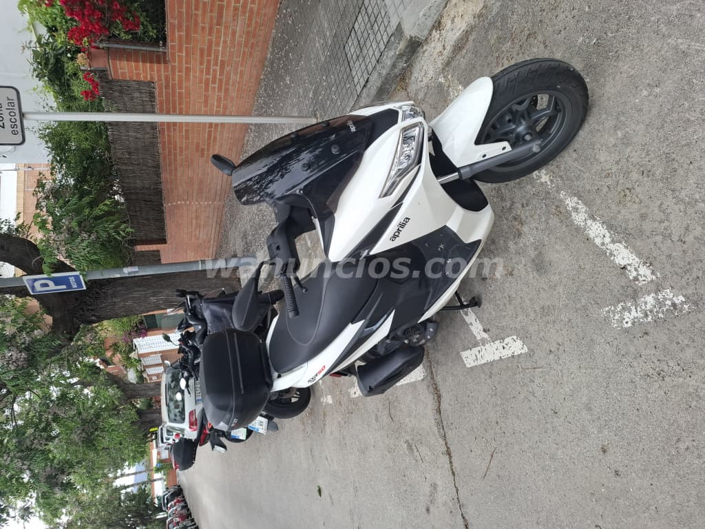 2.000 € - Vendo Aprilia SXR50 del 2025 con maleta trasera, candado y guantes. (Maresme)