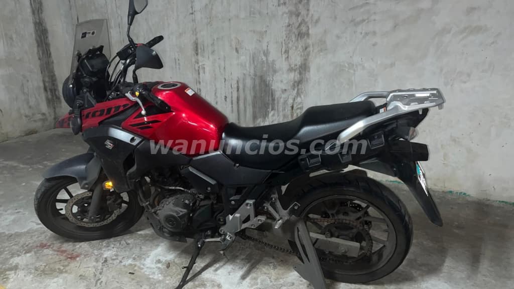 3.600 US$ - Vendo moto marca Suzuki modelo Vstrom 250 en la ciudad de Panamá (Avenida Ricardo J Alfa