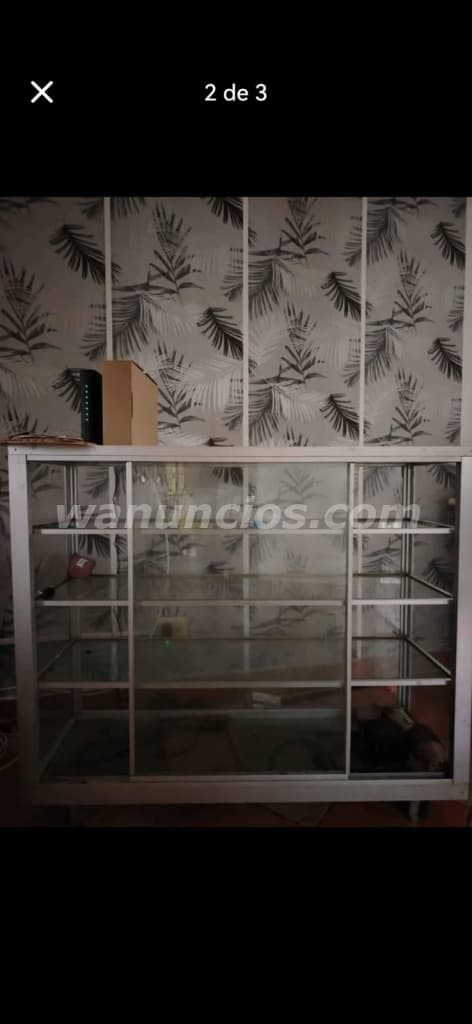220 Balboas - Mueble de vidrio con 4 Niveles para accesorios (David - Chiriquí) 2