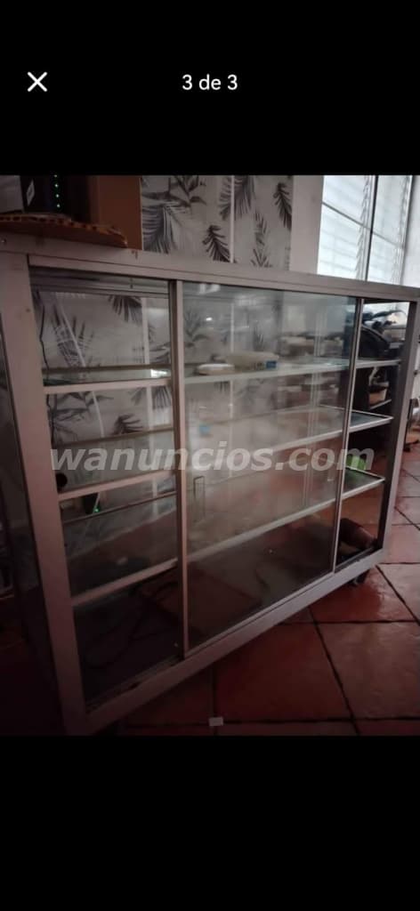 220 Balboas - Mueble de vidrio con 4 Niveles para accesorios (David - Chiriquí) 3
