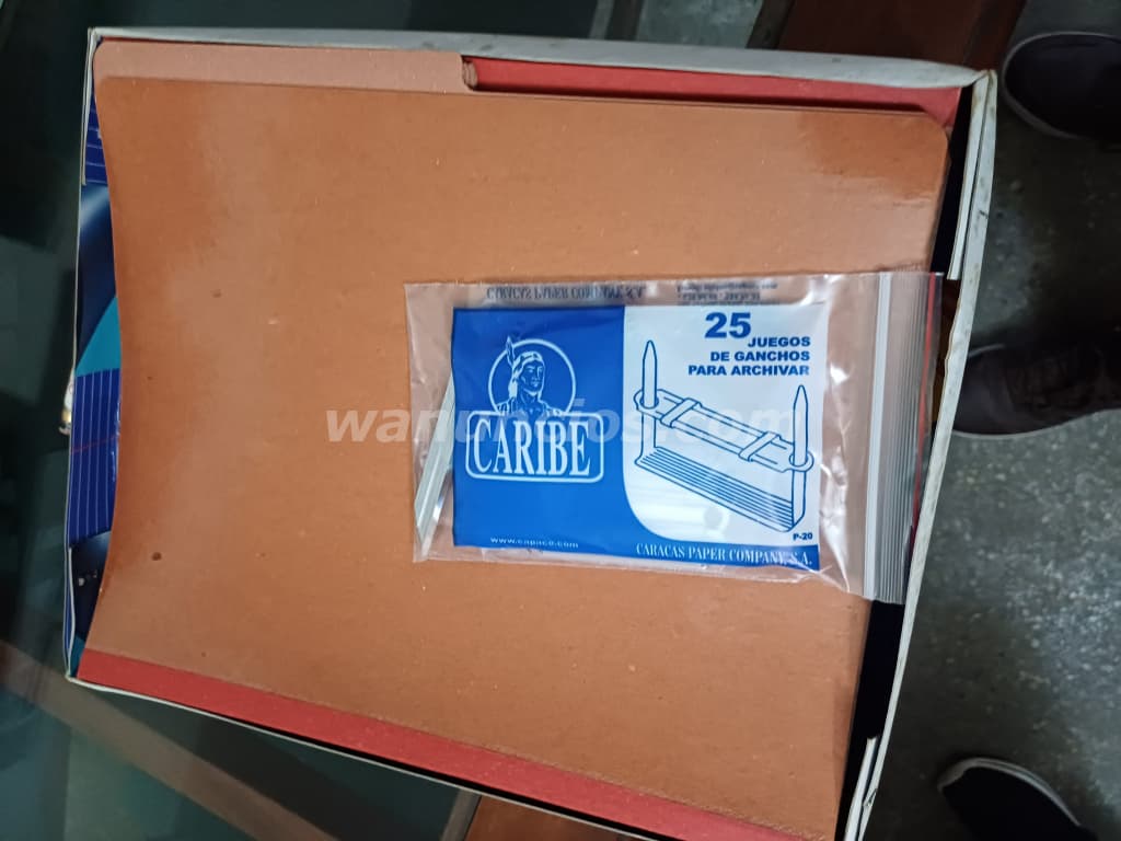 5 US$ - Vendo carpetas de fibra tipo carta con ganchos (Cabudare)