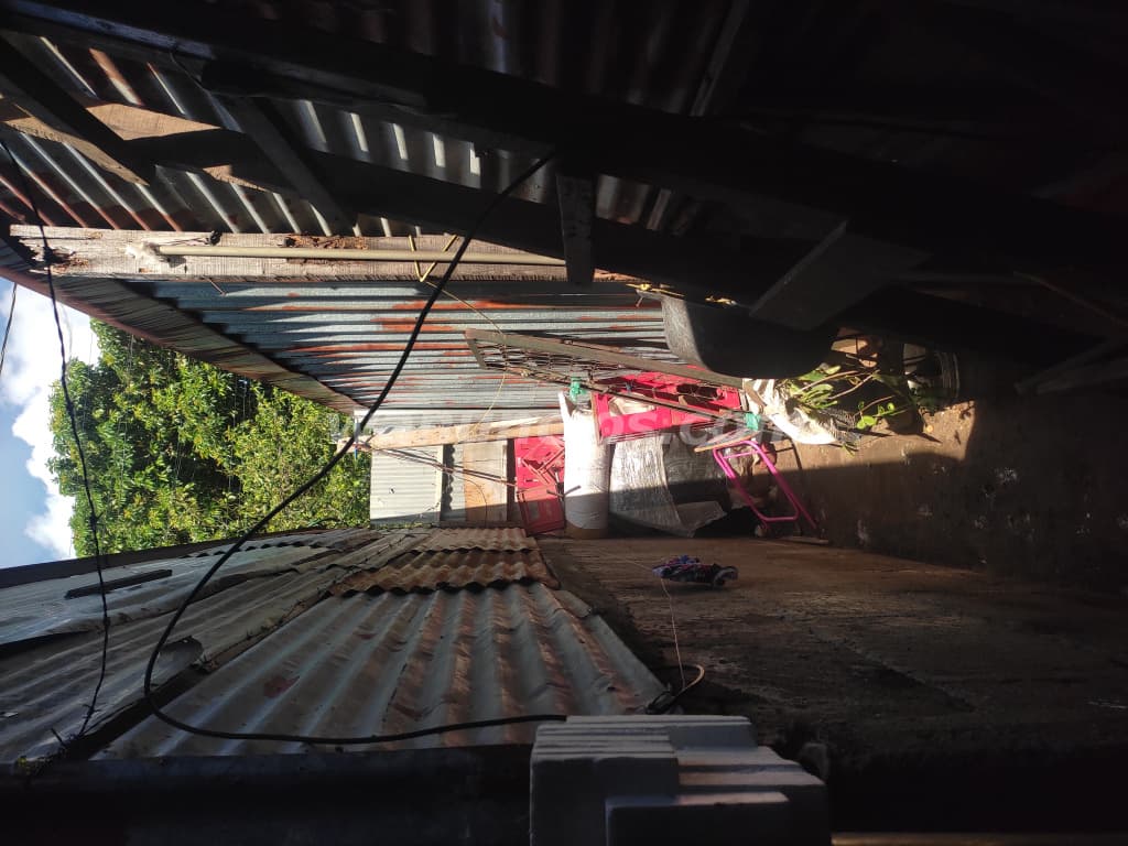 2 US$ - Casa en venta, es de 6x15 precio negociable (Centro comercial Managua)
