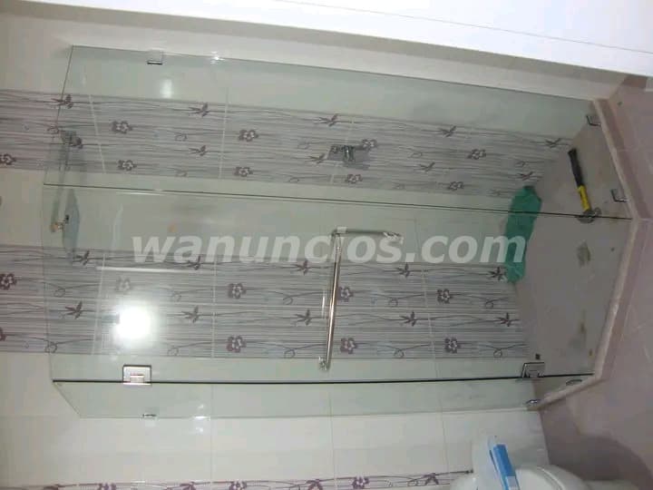 200 € - Cristalería en general puertas de baño,ventanas,barandas (Barcelona)