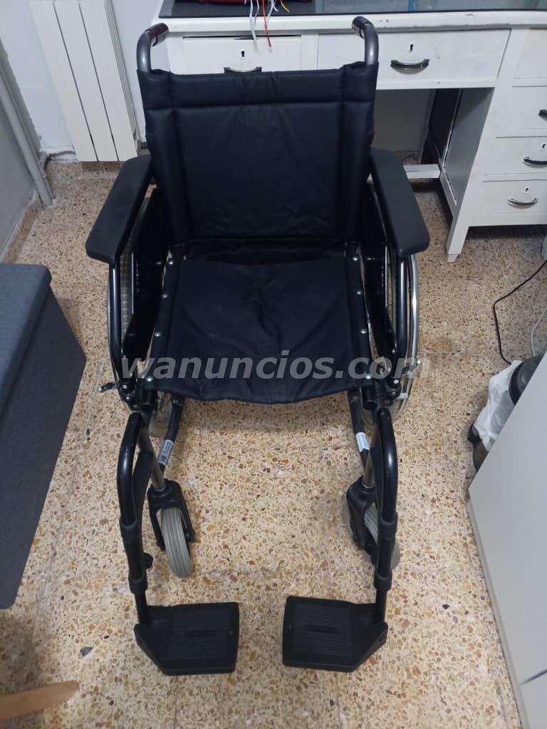 70 € - Vendo silla ruedas plegable seminueva buen estado (Cornellá de Llobregat)