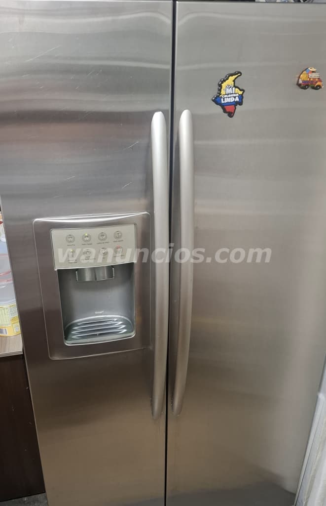 200 US$ - Vendo nevera en buen estado precio negociable (Rio Abajo avenida la pulida)