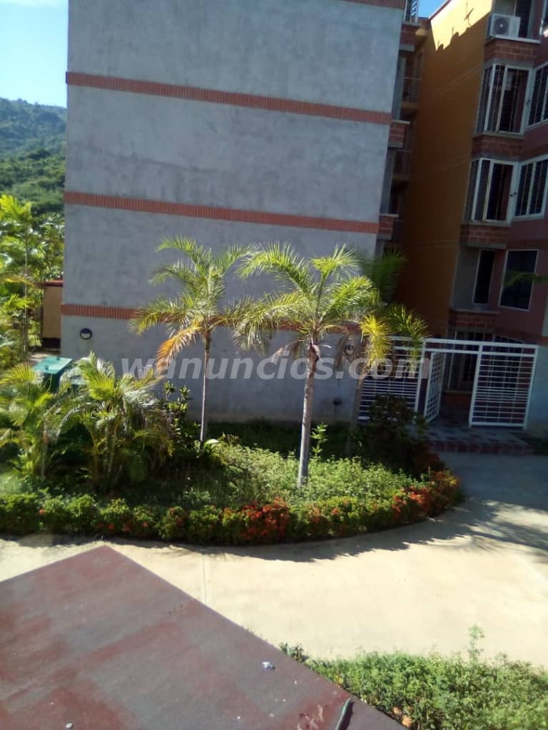18 € - Alquilo y vendo apartamento de 3 hab 2 baños salón de fiesta piscinas playas (Carayaca cerca  2