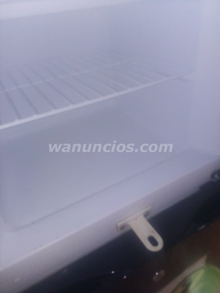 75 Balboas - se vende refrigeradora a 75 dola de la marca premier con escarcha (Hato montaña nvo arr 2